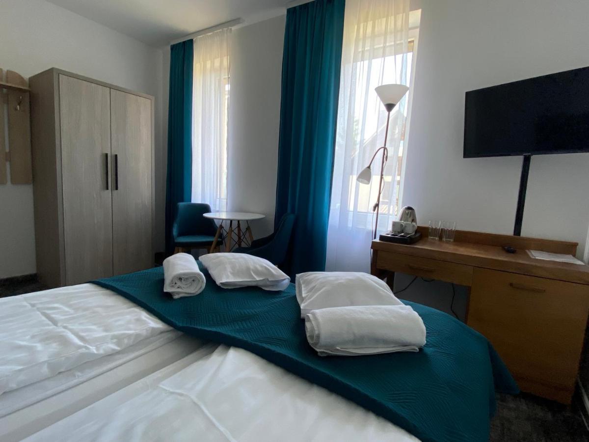 Mikolajek Hotel Jaroslawiec Exterior photo
